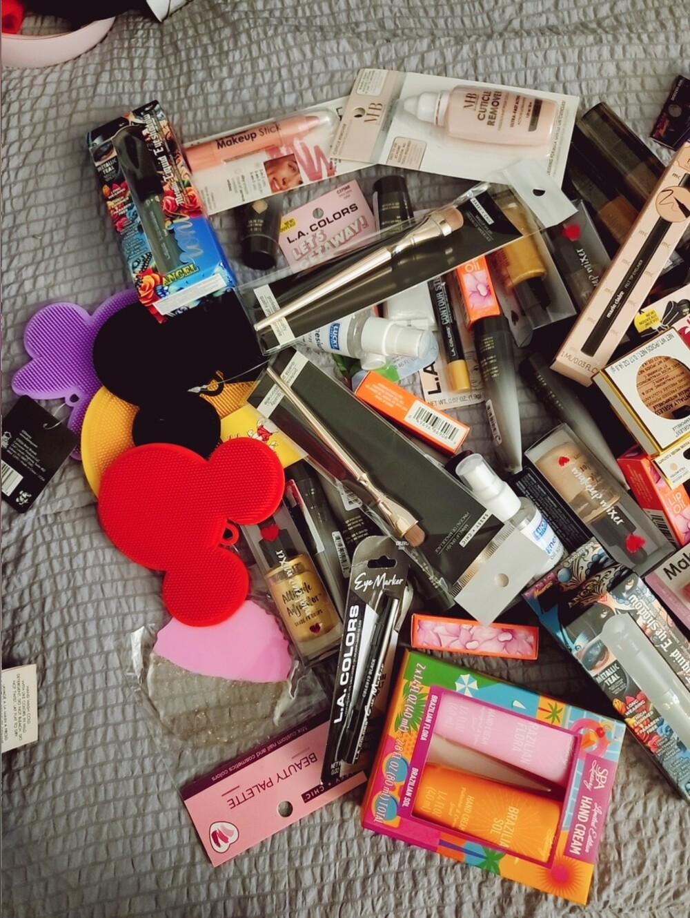 Assorted Women’s Makeup Collection - Multi-Color - Picture 2 of 9